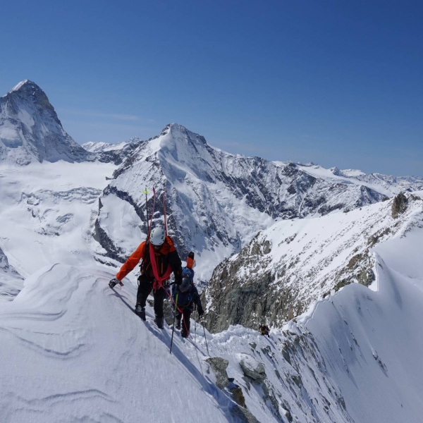 Ridge between Zinalrothorn and Blanc de Moming - Tour du Ciel &ndash; Valais Ski Traverse with a Mountain Guide - Catores