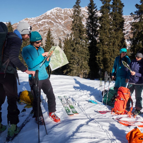 Map reading and navigation - Ski touring course for beginners in the Dolomites - Catores