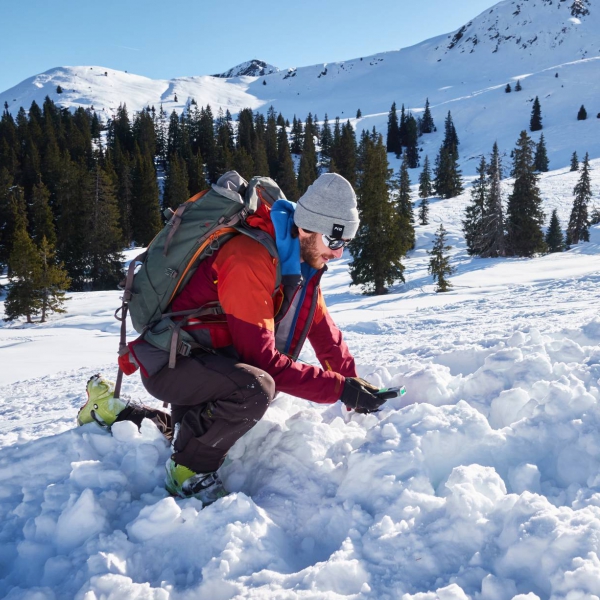 Avalanche transceiver search - Ski touring course for beginners in the Dolomites - Catores