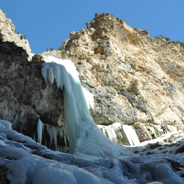 Die Einstiegss&auml;ule - Eine wunderbare Eisl&auml;nge - I Droc - Eisklettern im Langental - Catores